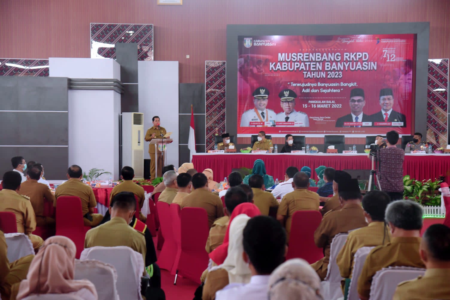 A9F3700C-C572-44CC-9355-4B58A69A40DF